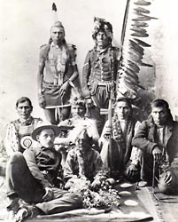 Photo de “Company Man” avec des autochtones de la region